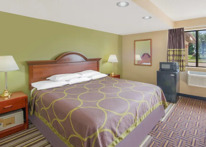 Super 8 By Wyndham Knoxville