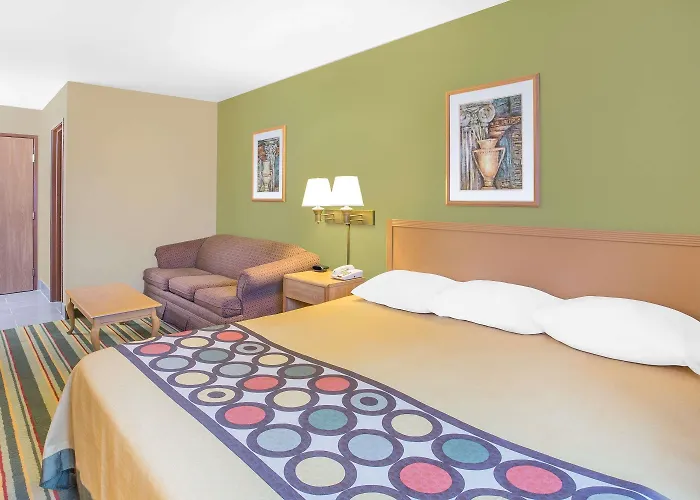 Super 8 By Wyndham East Moline
