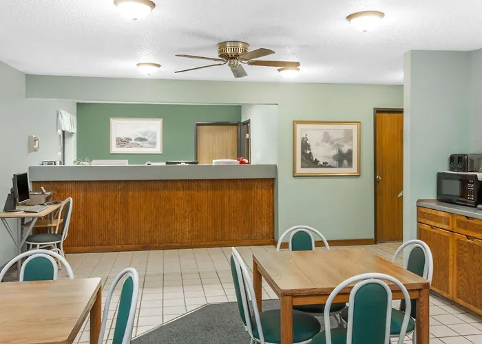 Super 8 By Wyndham Washington/Peoria Area