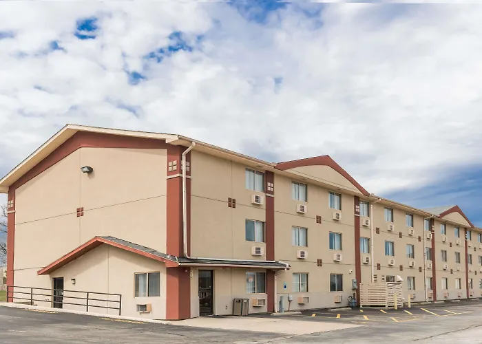 Super 8 By Wyndham Bloomington Normal