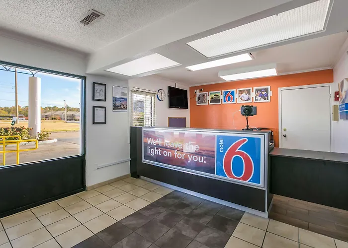 Motel 6-Dothan, Al