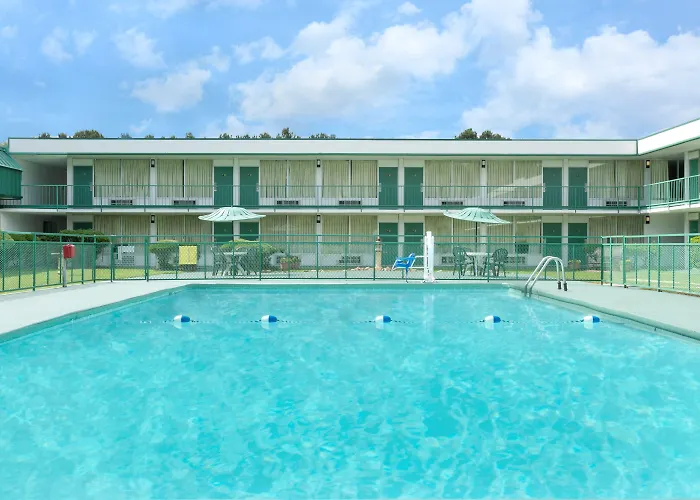 Super 8 By Wyndham Hope