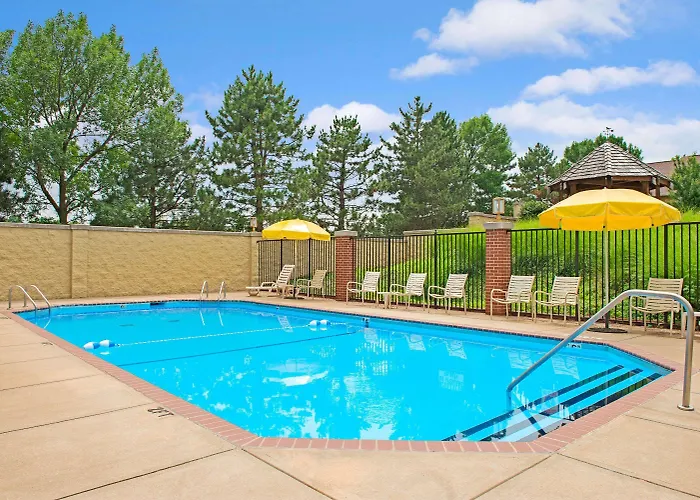 Days Inn By Wyndham St. Louis/Westport Mo