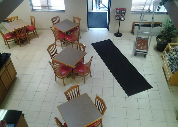 Super 8 By Wyndham Plymouth