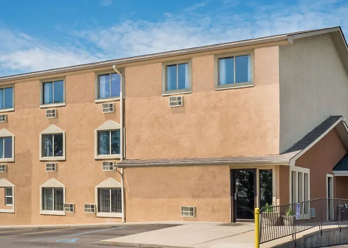 Super 8 By Wyndham Columbus Edinburgh