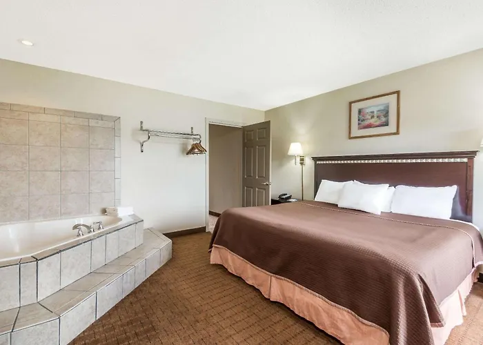 Howard Johnson By Wyndham Springfield