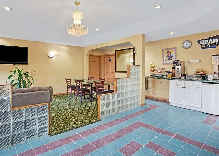 Travelodge By Wyndham Forest Park Atlanta South