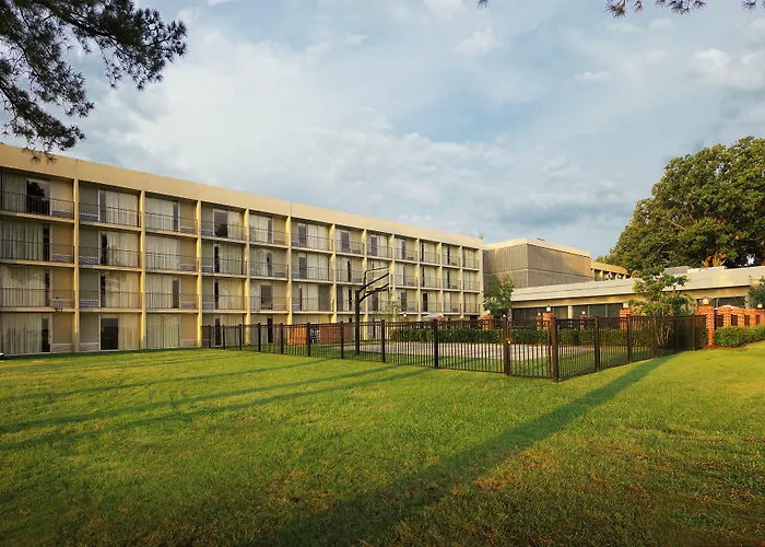 Historic Whispering Woods Hotel & Conference Center