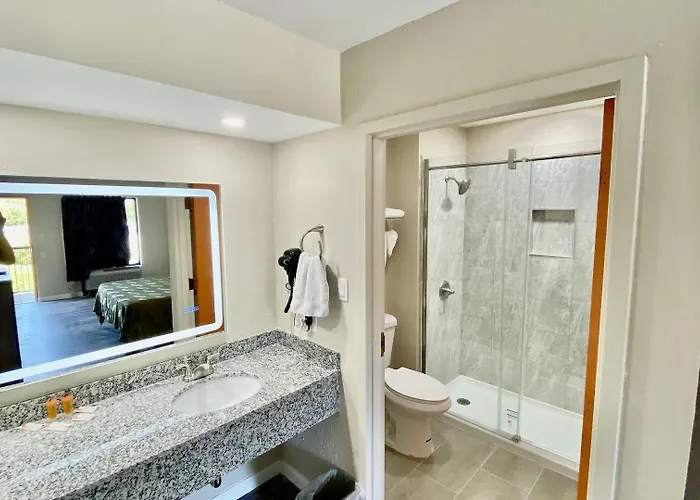 Brentwood Inn & Suites