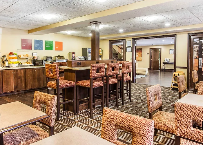 Comfort Inn & Suites Ballpark Area