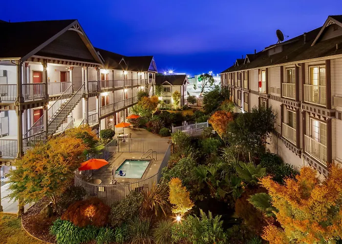 Best Western Plus Bayshore Inn