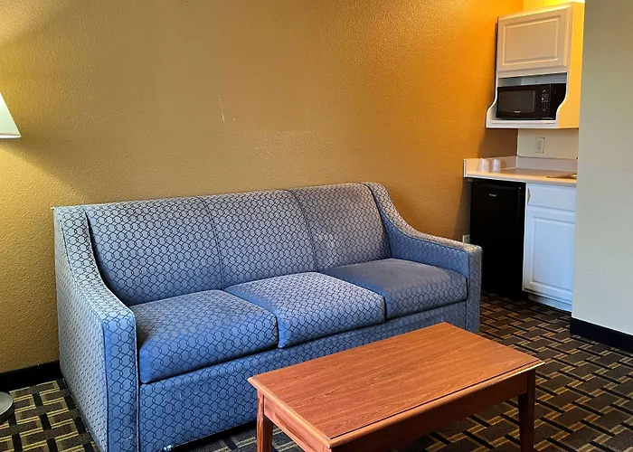 Super 8 By Wyndham Indianapolis/Ne/Castleton Area