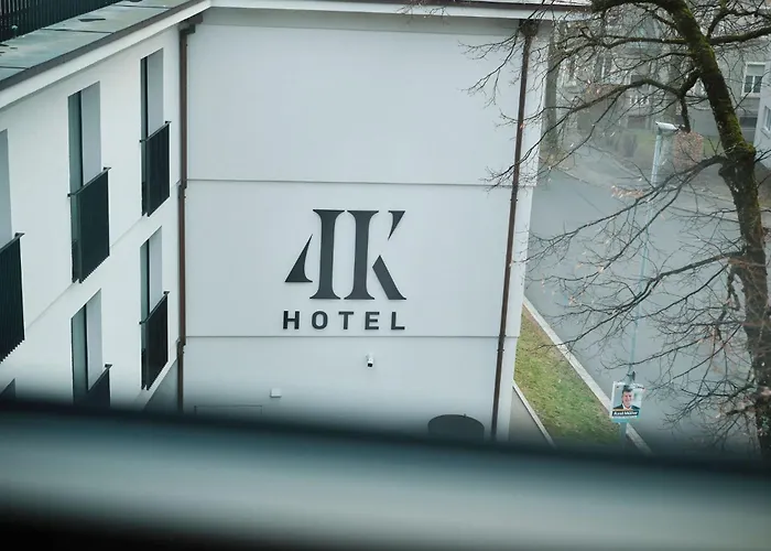 4K - mit Roofttop-Pool