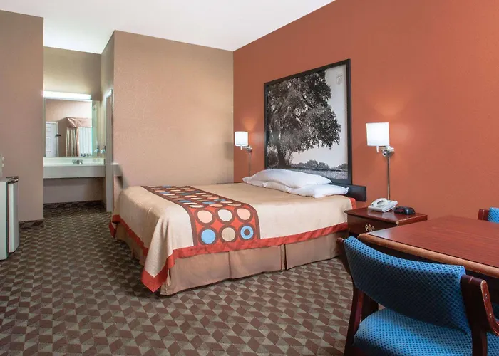 Super 8 By Wyndham Bastrop Tx