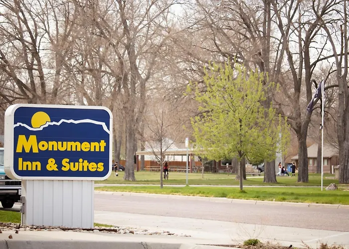 Monument Inn & Suites