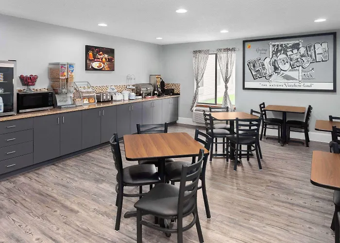 Super 8 By Wyndham Sun Prairie/Madison E