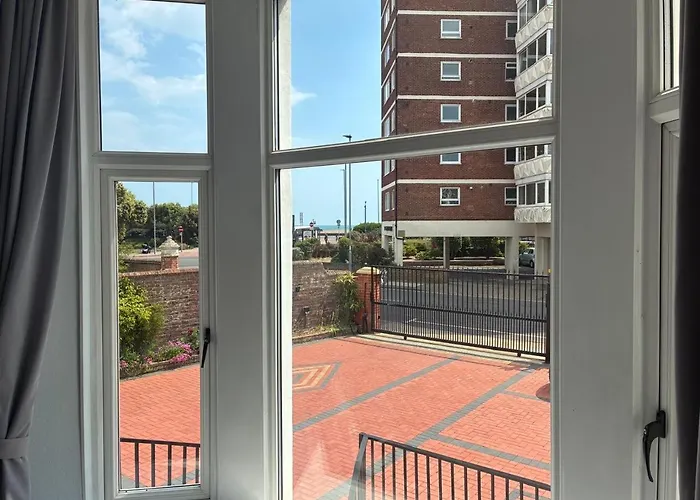 A-N-G Apartments - Parking Ev 22Kw By The Beach, Canoe Lake & South Parade Pier