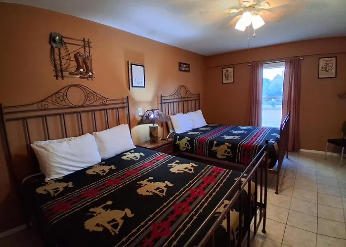 Hill Country Lodge And Mini Storages