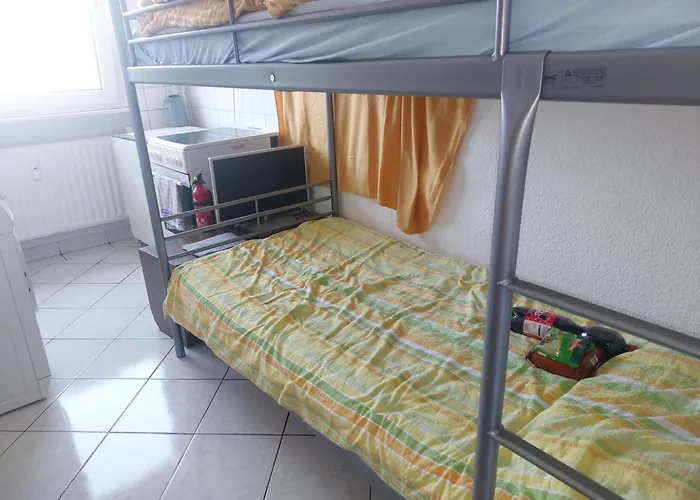 ein Platz im Etagenbett im Durchgang in Schalke Nähe Arena