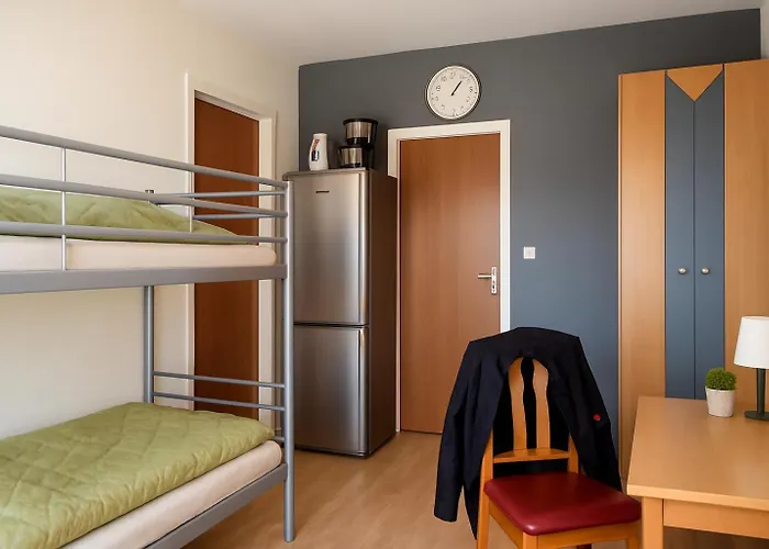 ein Platz im Etagenbett im Durchgang in Schalke Nähe Arena