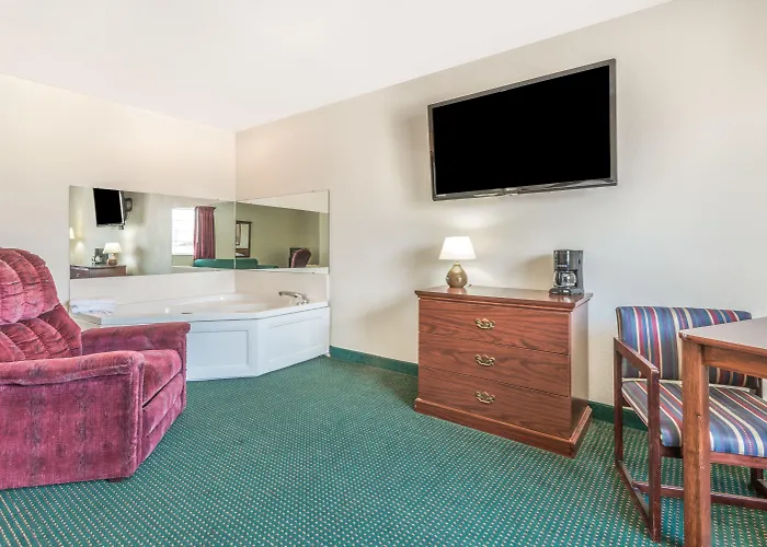 Super 8 By Wyndham Platte City Kansas City Area