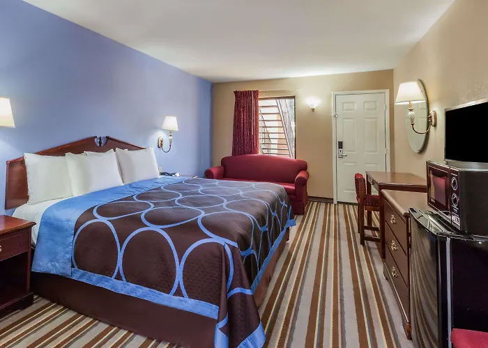 Super 8 By Wyndham Mt. Pleasant Tx