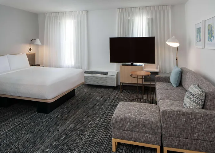 Sonesta Simply Suites Falls Church