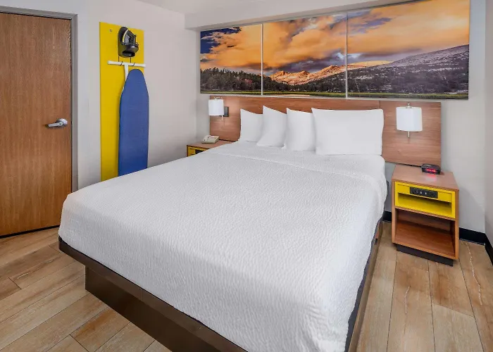 Days Inn & Suites By Wyndham Greeley