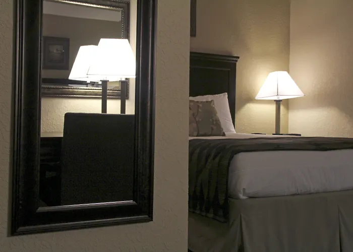 Grand View Inn & Suites