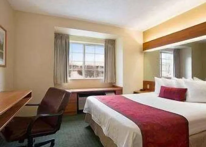 Days Inn & Suites By Wyndham Lafayette In