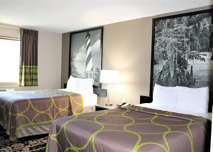 Super 8 By Wyndham Greensboro/Coliseum/Conv.