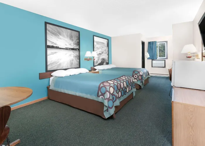 Super 8 By Wyndham Huron