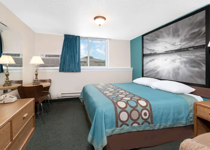 Super 8 By Wyndham Huron