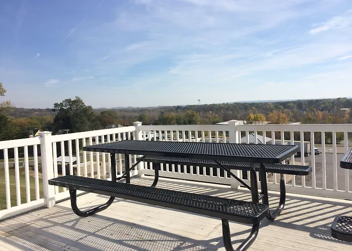 Savanna Inn & Suites