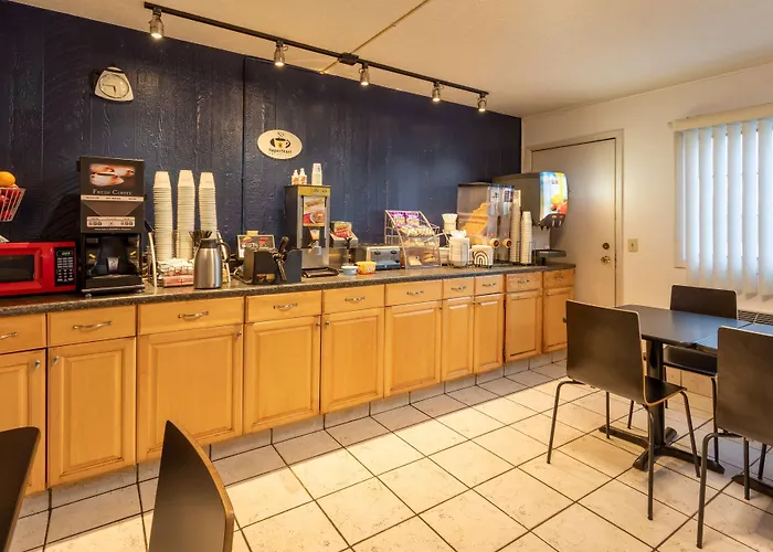 Super 8 By Wyndham Wooster