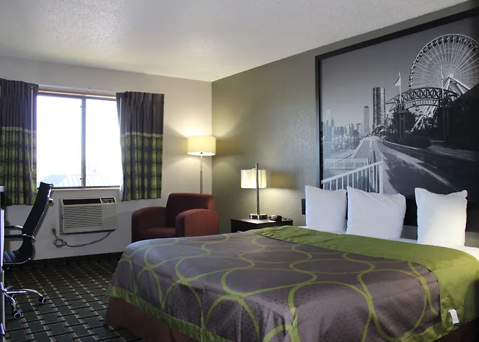Super 8 Grand Rapids City Center