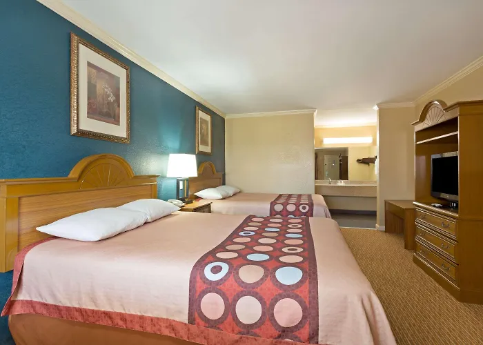 Super 8 By Wyndham Covington