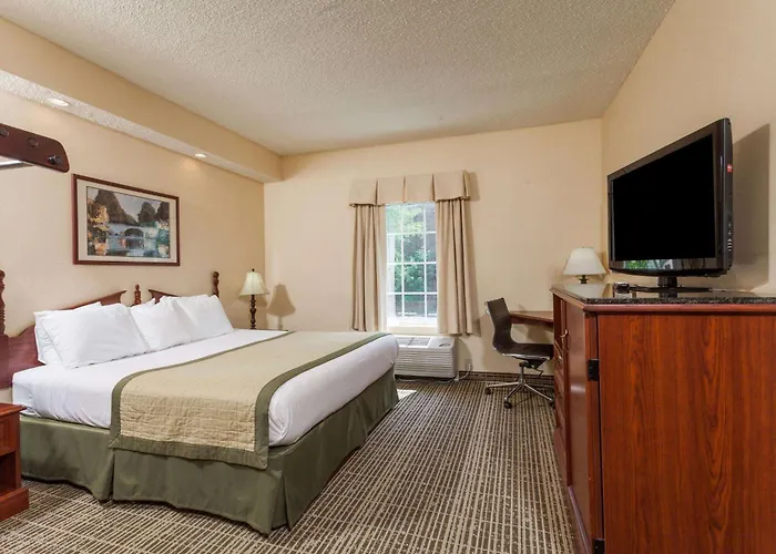 Baymont By Wyndham Columbia Maury