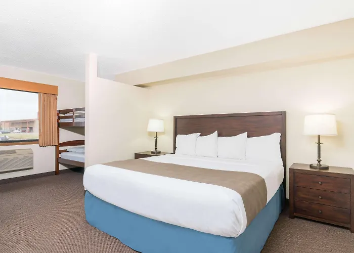 Days Inn & Suites By Wyndham Baxter Brainerd Area