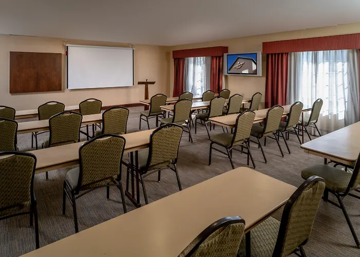 Country Inn & Suites By Radisson, Charleston South, Wv