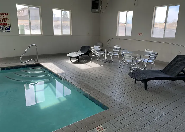 Super 8 By Wyndham Pueblo