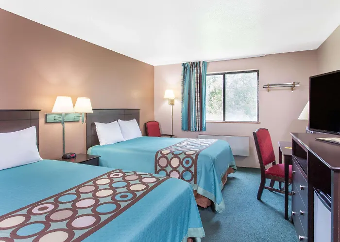 Super 8 By Wyndham Austin Mn