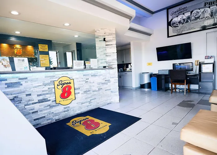 Super 8 By Wyndham Pueblo