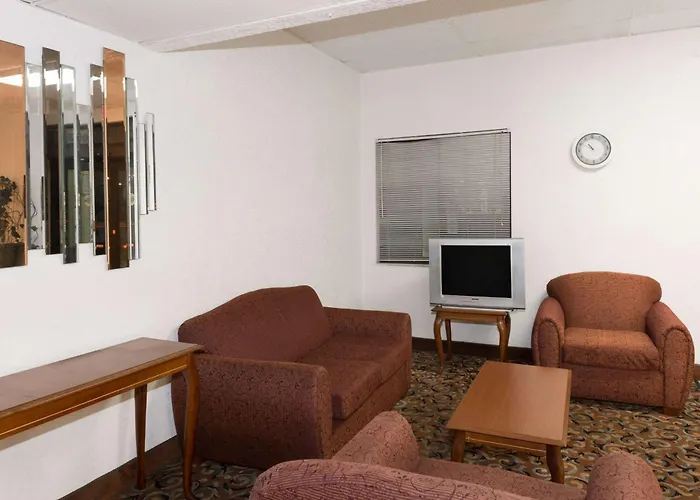 Super 8 By Wyndham Pompano Beach