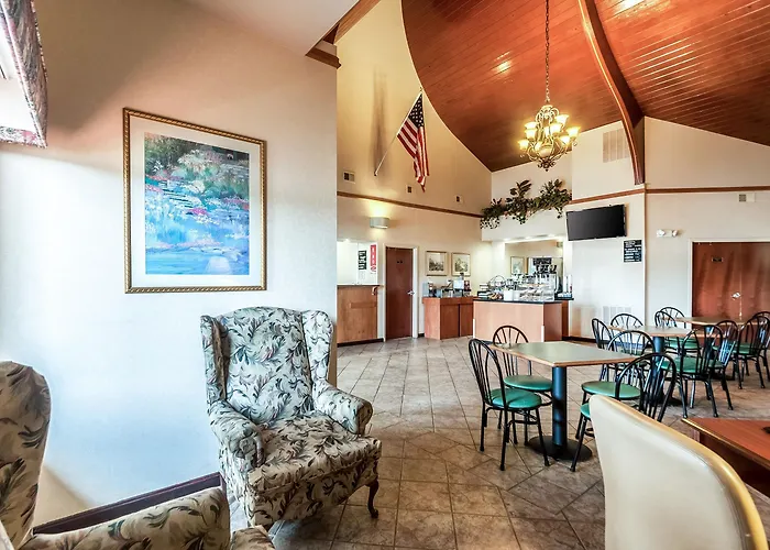 Econo Lodge Inn & Suites Middletown - Winchester South