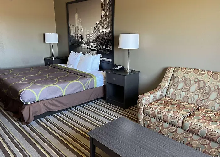 Yorkville Cheap Hotels