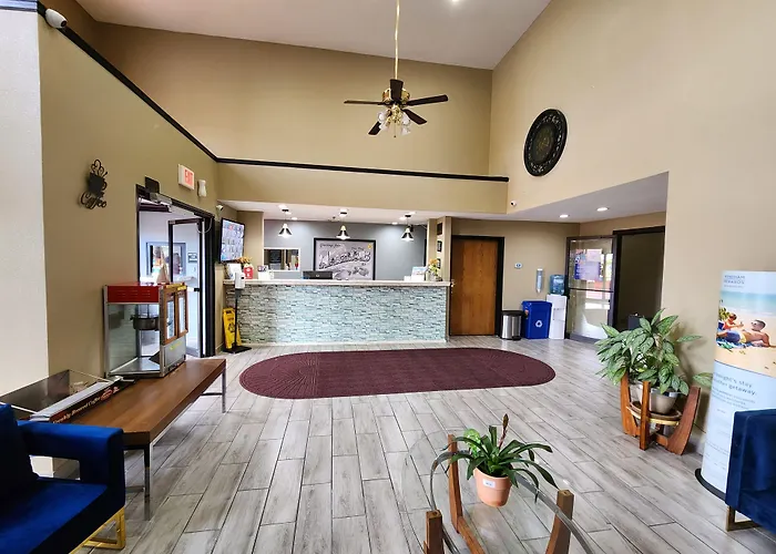 Super 8 By Wyndham Pine Bluff