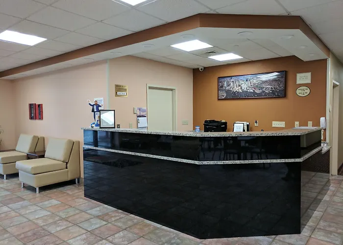 Super 8 By Wyndham Brockton