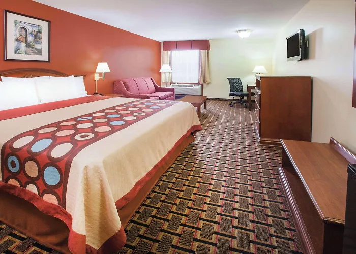 Super 8 By Wyndham White Hall