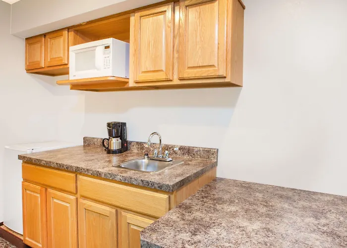 Super 8 By Wyndham West Branch